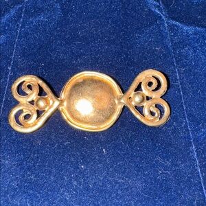 Victorian gold toned hearts Brooch 🐈‍⬛